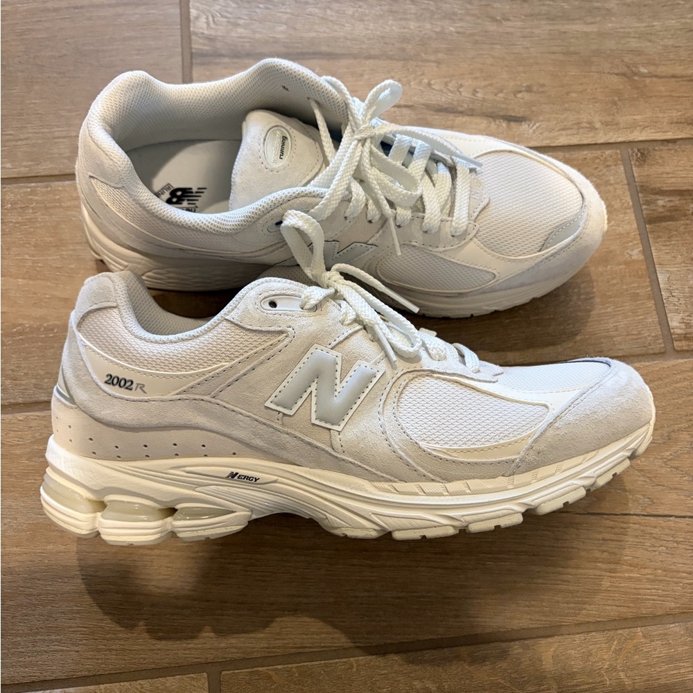 New Balance 2002R All White Sneakers men’s 11.5 New Never worn